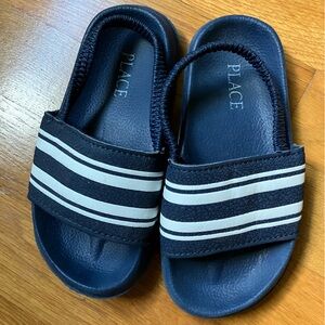 Children’s place toddler/kids slides size 10. Hardly worn